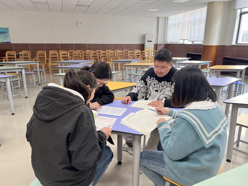 教研照片.JPG 教研照片.JPG