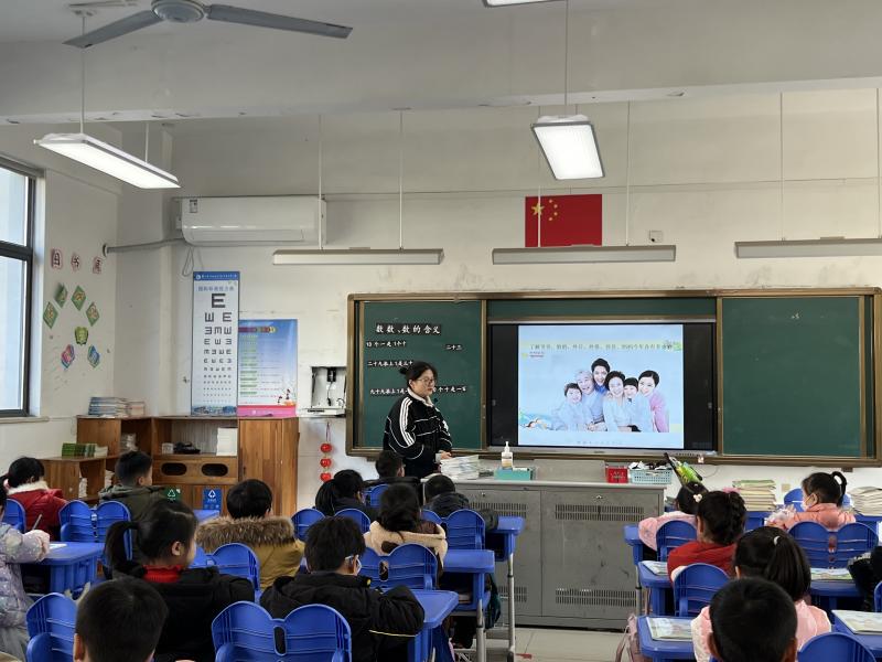 上课照片2.JPG 上课照片2.JPG